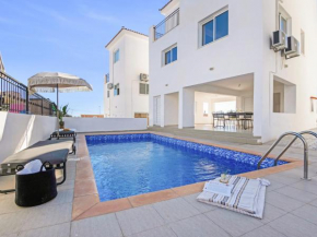 Sanders White Mountains Pool Villas